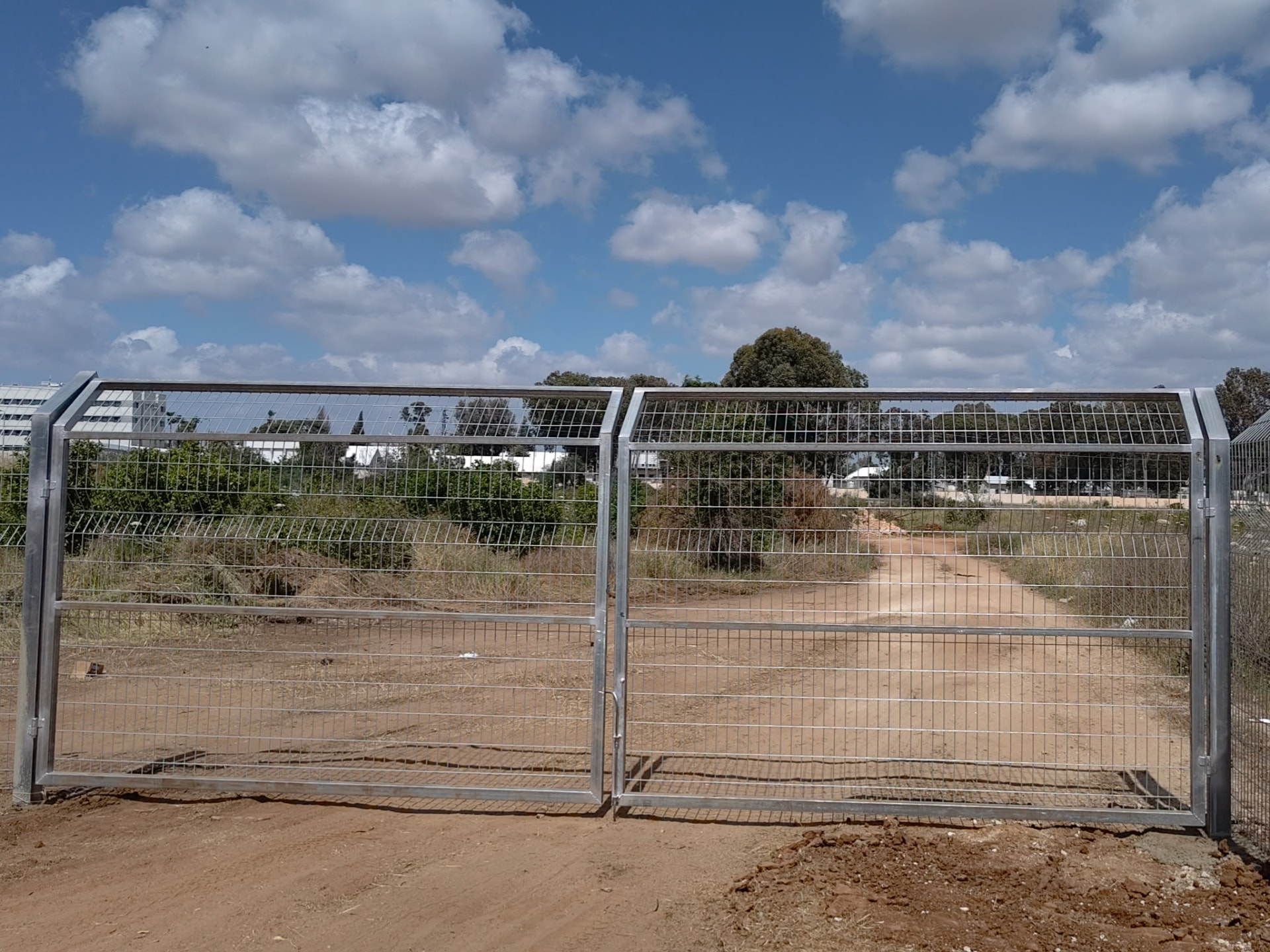 כל סוגי השערים — זזים / דו כנפיים