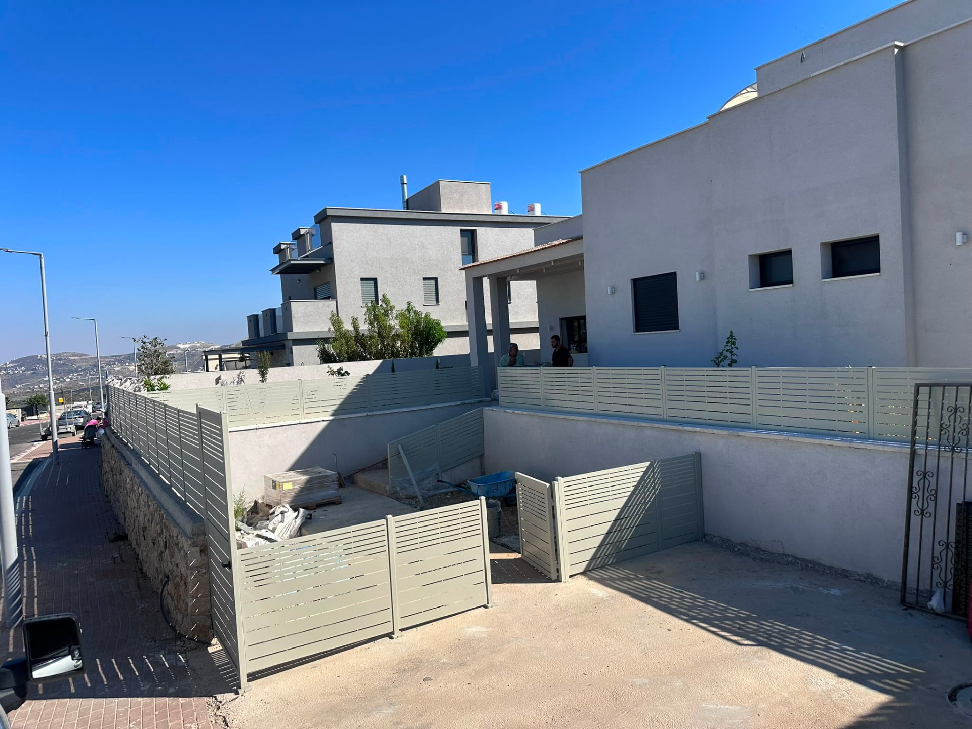גדר CNC לפי דרישת הלקוח עם שער — חננית